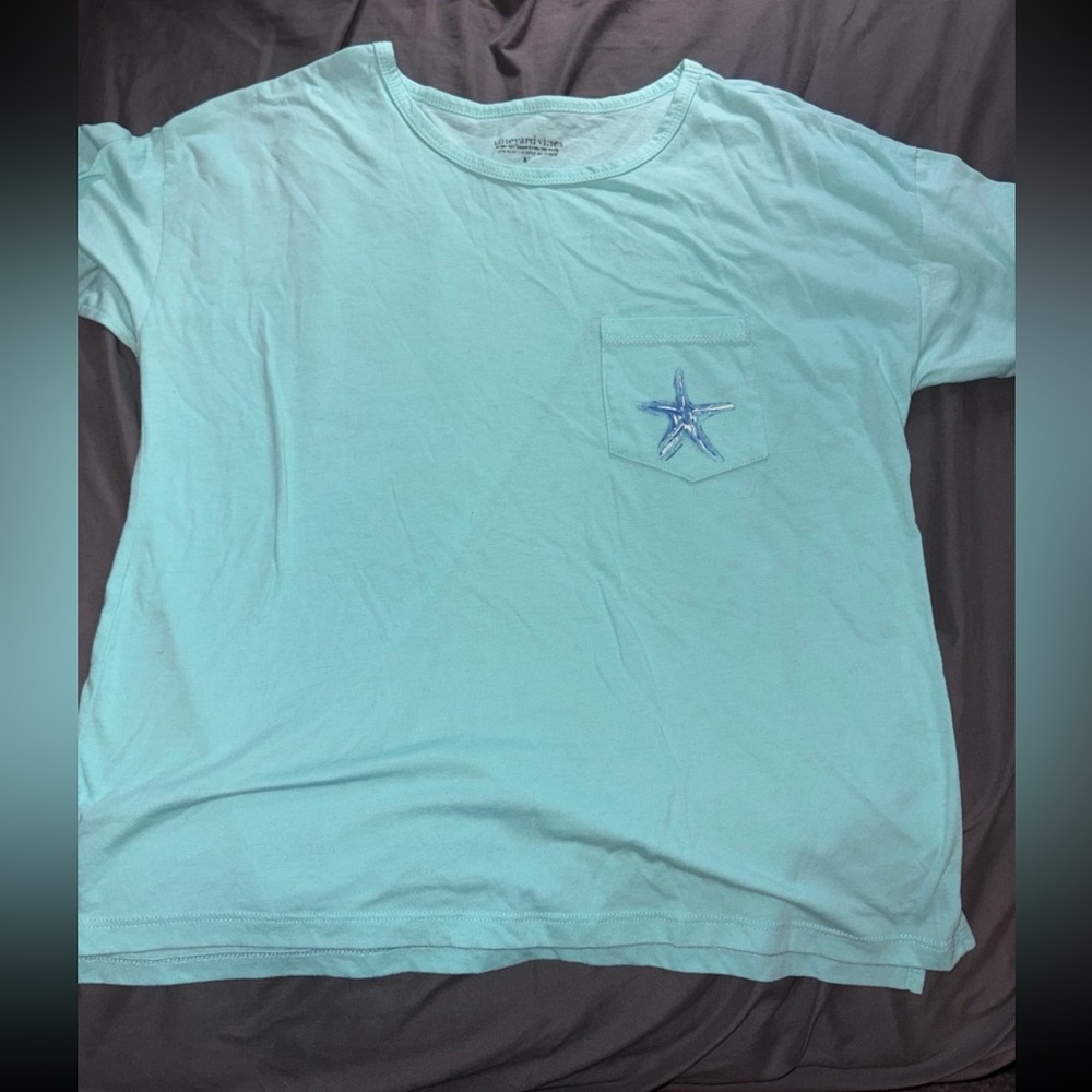 Vineyard vines tee medium